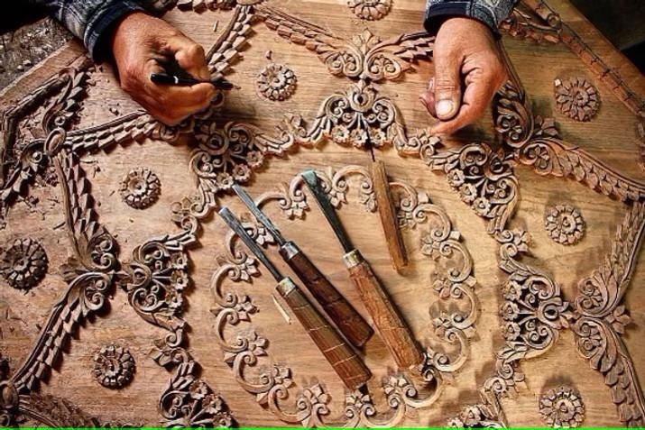 Kashmiri Walnut Wood Carver